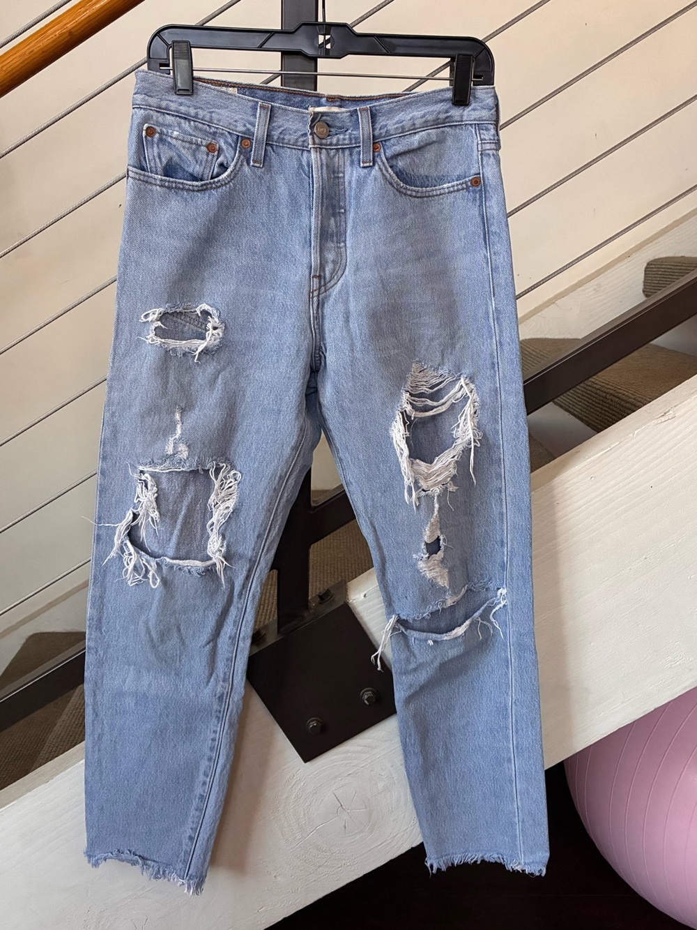 Light Wash Distressed Ripped Levi’s Jeans